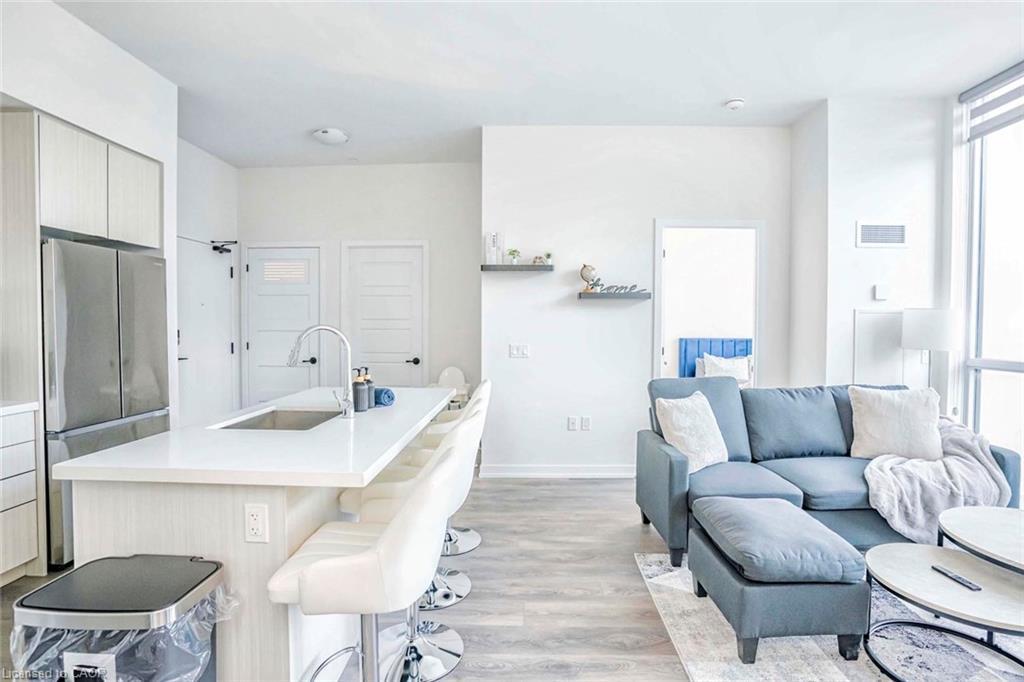 403-415 Sea Ray Avenue, Innisfil, ON - Indoor Photo Showing Living Room