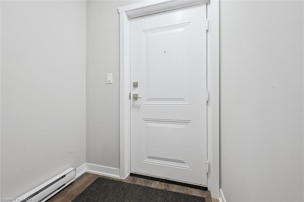 B16-1331 Countrystone Drive, Kitchener, ON - Indoor Photo Showing Other Room