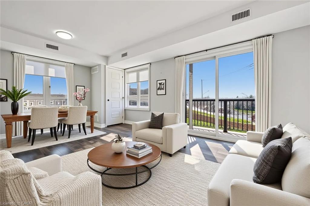 B16-1331 Countrystone Drive, Kitchener, ON - Indoor Photo Showing Living Room