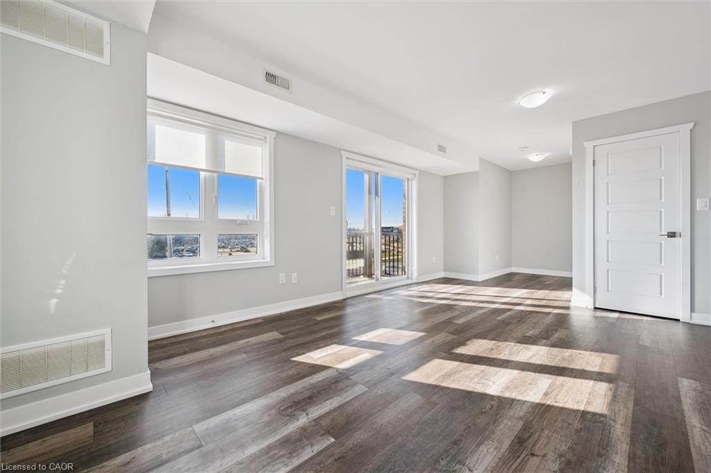 B16-1331 Countrystone Drive, Kitchener, ON - Indoor Photo Showing Other Room