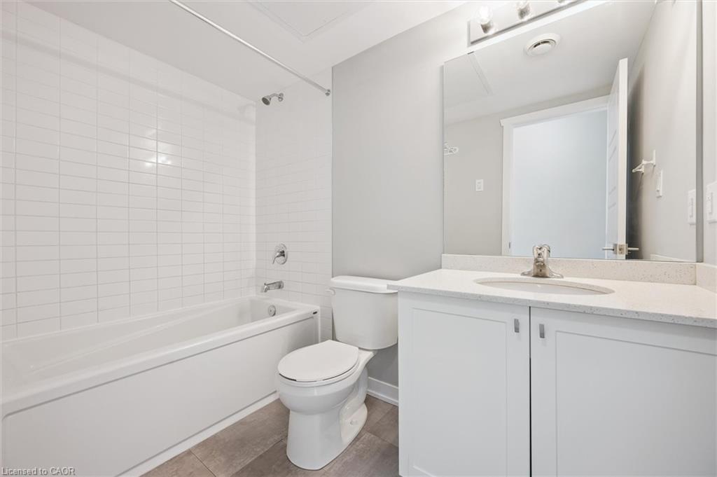 B16-1331 Countrystone Drive, Kitchener, ON - Indoor Photo Showing Bathroom