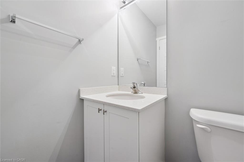 B16-1331 Countrystone Drive, Kitchener, ON - Indoor Photo Showing Bathroom