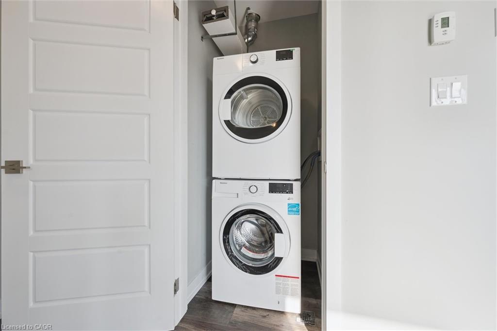 B16-1331 Countrystone Drive, Kitchener, ON - Indoor Photo Showing Laundry Room