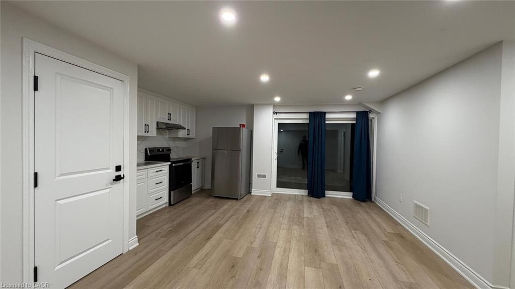 19 Pointer Street, Cambridge, ON - Indoor