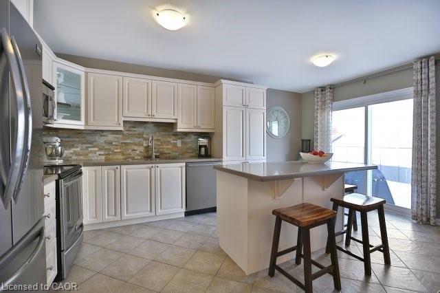 368 Cavanagh Lane, Milton, ON - Indoor Photo Showing Kitchen With Stainless Steel Kitchen With Upgraded Kitchen