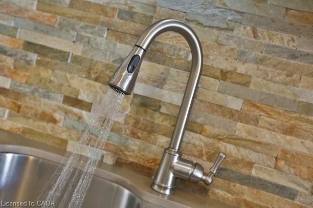 368 Cavanagh Lane, Milton, ON - Indoor Photo Showing Kitchen