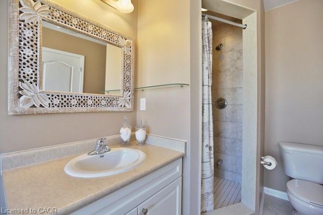 368 Cavanagh Lane, Milton, ON - Indoor Photo Showing Bathroom