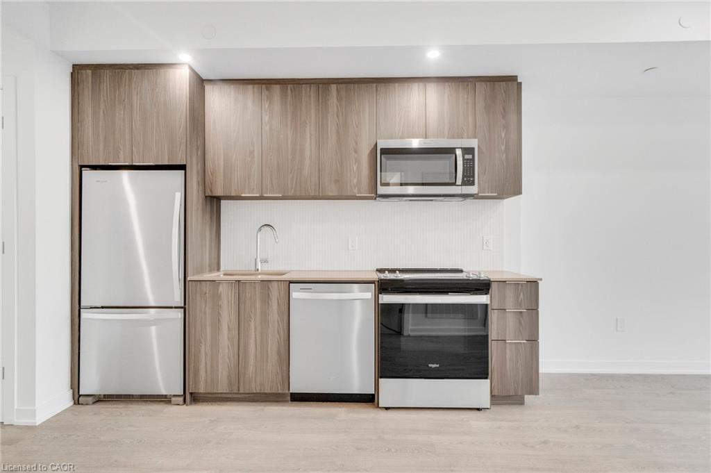 709-720 Whitlock Avenue, Milton, ON - Indoor Photo Showing Kitchen