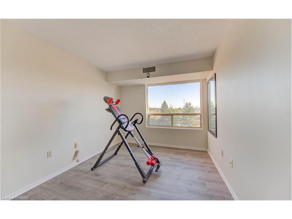512-55 Blue Springs Drive, Waterloo, ON - Indoor Photo Showing Other Room