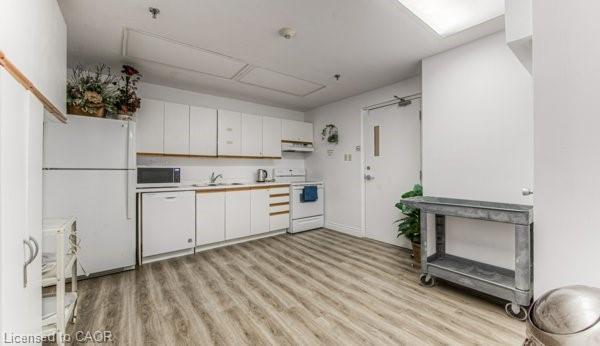 512-55 Blue Springs Drive, Waterloo, ON - Indoor Photo Showing Kitchen