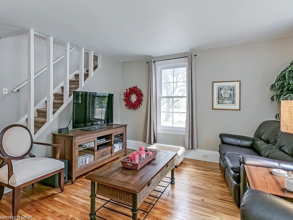 491 Pearl Street, Burlington, ON - Indoor Photo Showing Living Room