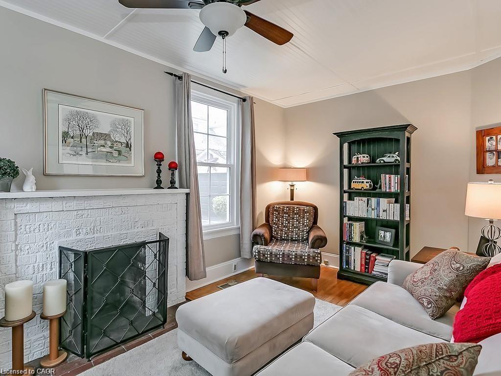 491 Pearl Street, Burlington, ON - Indoor Photo Showing Living Room With Fireplace