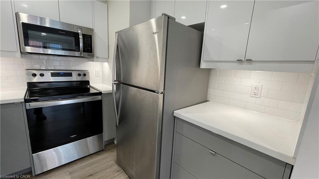 305-700 Lawrence Road, Hamilton, ON - Indoor Photo Showing Kitchen With Stainless Steel Kitchen