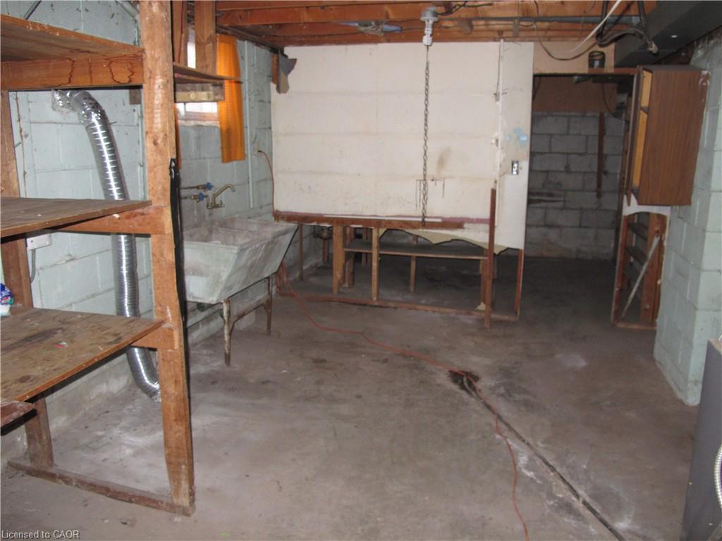 5280 Woodhaven Drive, Burlington, ON - Indoor Photo Showing Basement