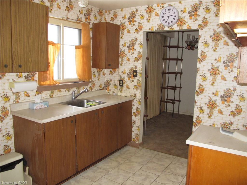 5280 Woodhaven Drive, Burlington, ON - Indoor Photo Showing Kitchen