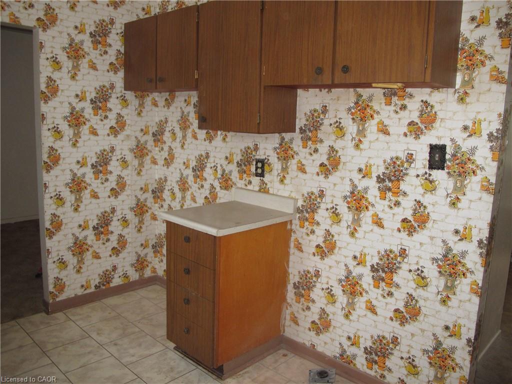 5280 Woodhaven Drive, Burlington, ON - Indoor Photo Showing Kitchen
