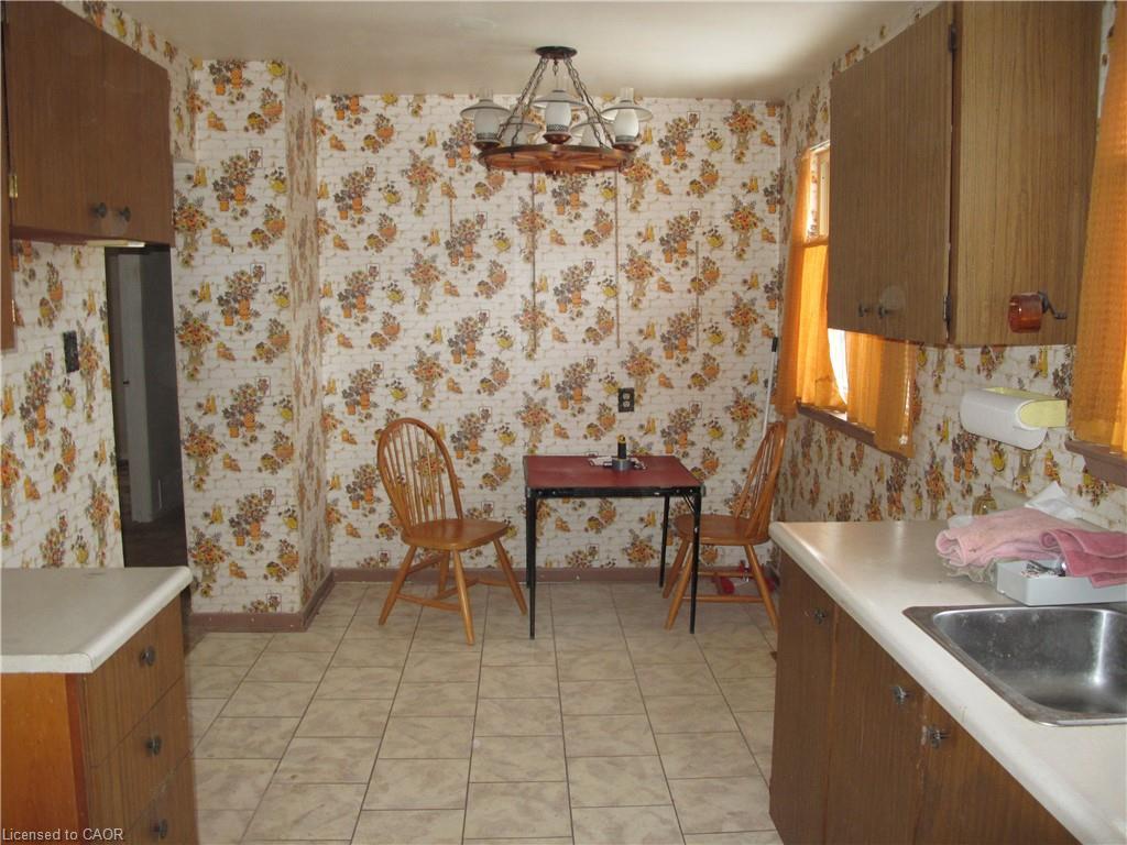 5280 Woodhaven Drive, Burlington, ON - Indoor Photo Showing Kitchen