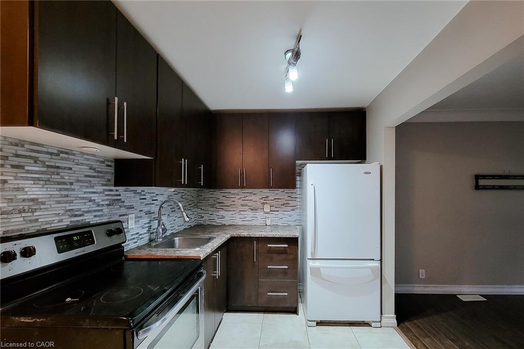 Main-41 Lake Avenue, Stoney Creek, ON - Indoor Photo Showing Kitchen