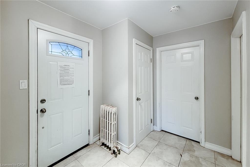 Main-41 Lake Avenue, Stoney Creek, ON - Indoor Photo Showing Other Room