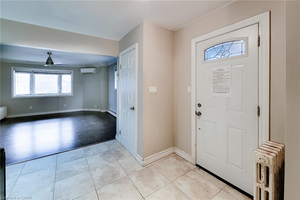 Main-41 Lake Avenue, Stoney Creek, ON - Indoor Photo Showing Other Room