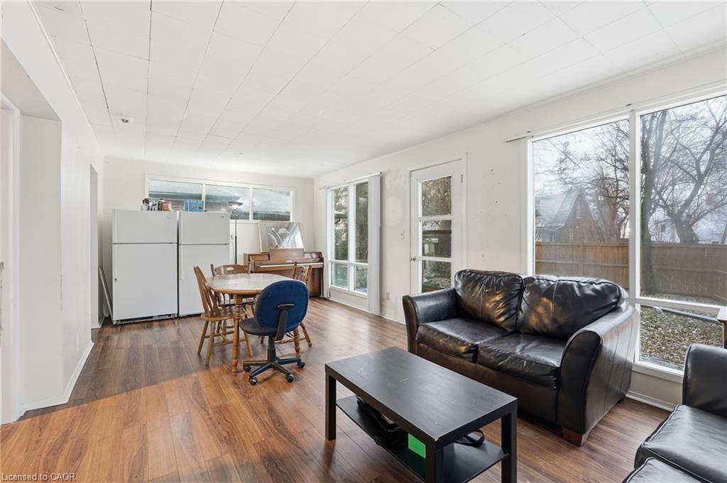 2 Gary Avenue, Hamilton, ON - Indoor Photo Showing Living Room