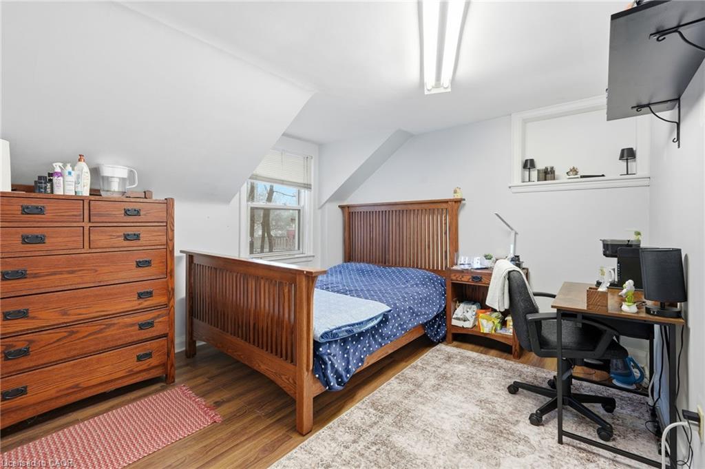 2 Gary Avenue, Hamilton, ON - Indoor Photo Showing Bedroom