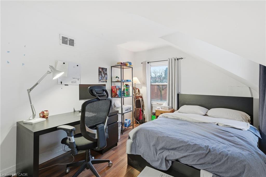 2 Gary Avenue, Hamilton, ON - Indoor Photo Showing Bedroom