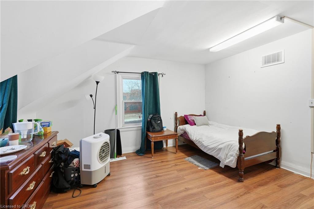 2 Gary Avenue, Hamilton, ON - Indoor Photo Showing Bedroom