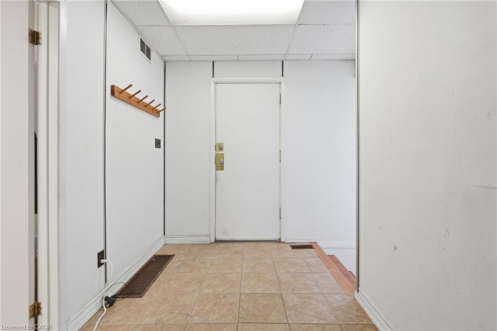 2 Gary Avenue, Hamilton, ON - Indoor Photo Showing Other Room