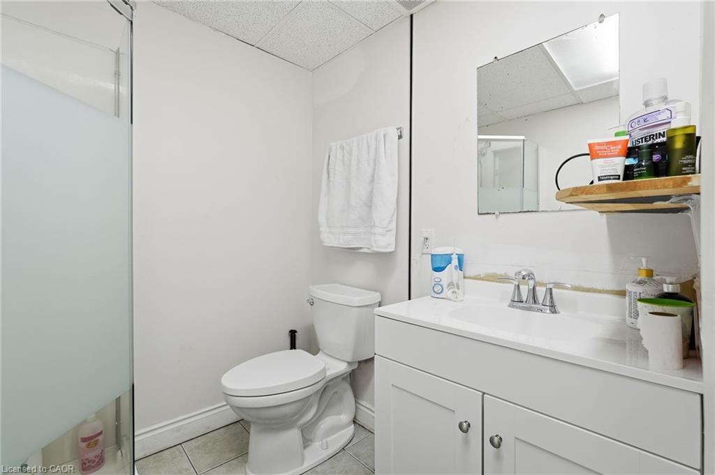 2 Gary Avenue, Hamilton, ON - Indoor Photo Showing Bathroom