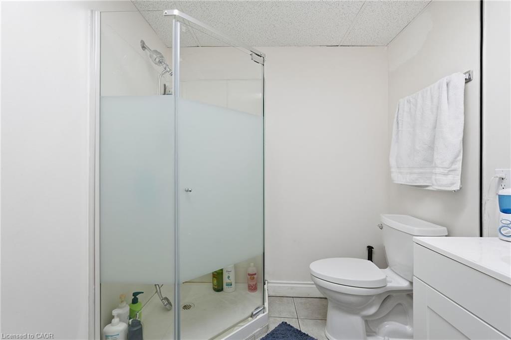 2 Gary Avenue, Hamilton, ON - Indoor Photo Showing Bathroom