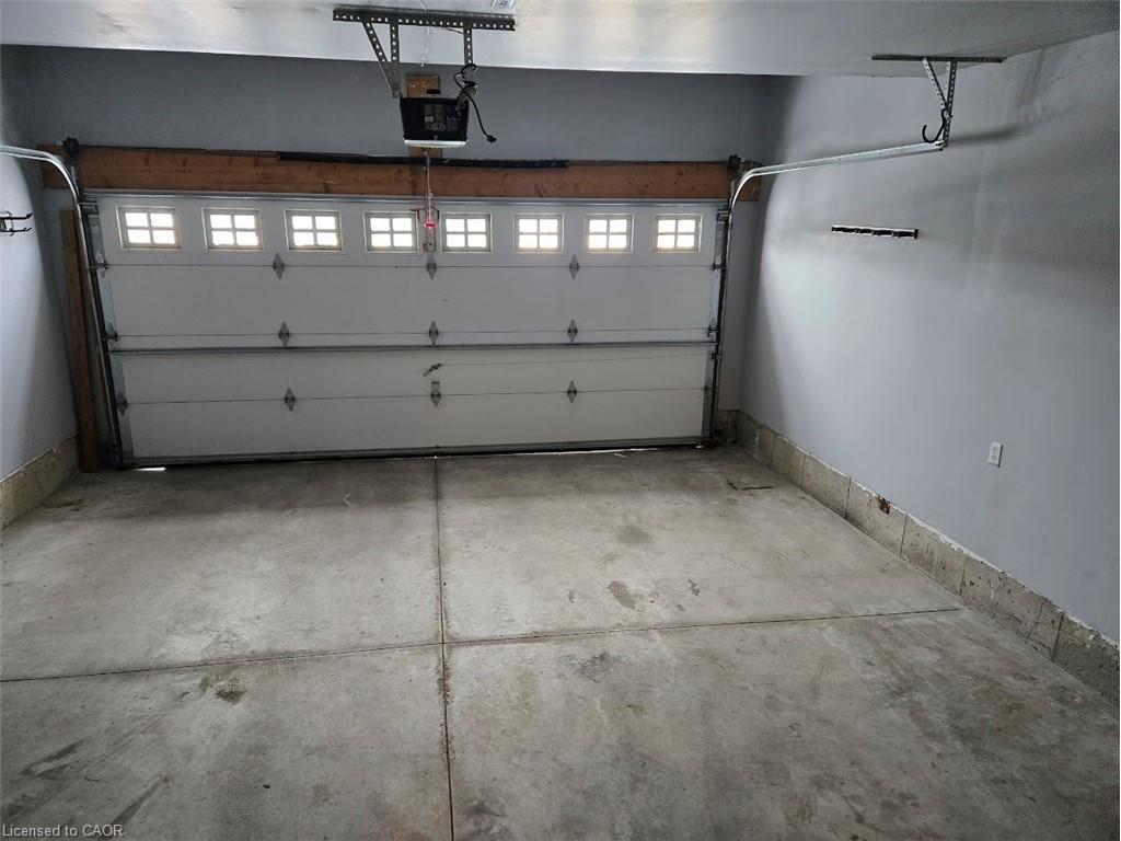 71 Cobblestone Drive, Paris, ON - Indoor Photo Showing Garage