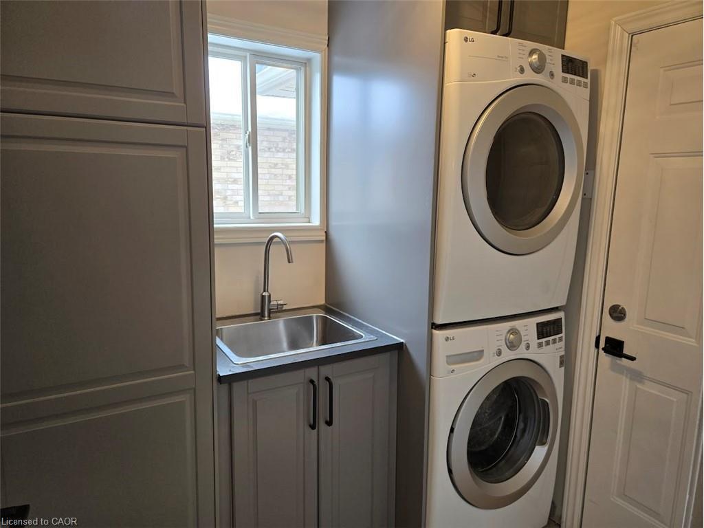 71 Cobblestone Drive, Paris, ON - Indoor Photo Showing Laundry Room