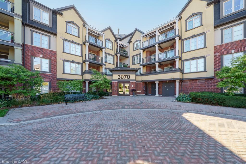 121-3070 Rotary Way, Burlington, ON - Outdoor With Facade