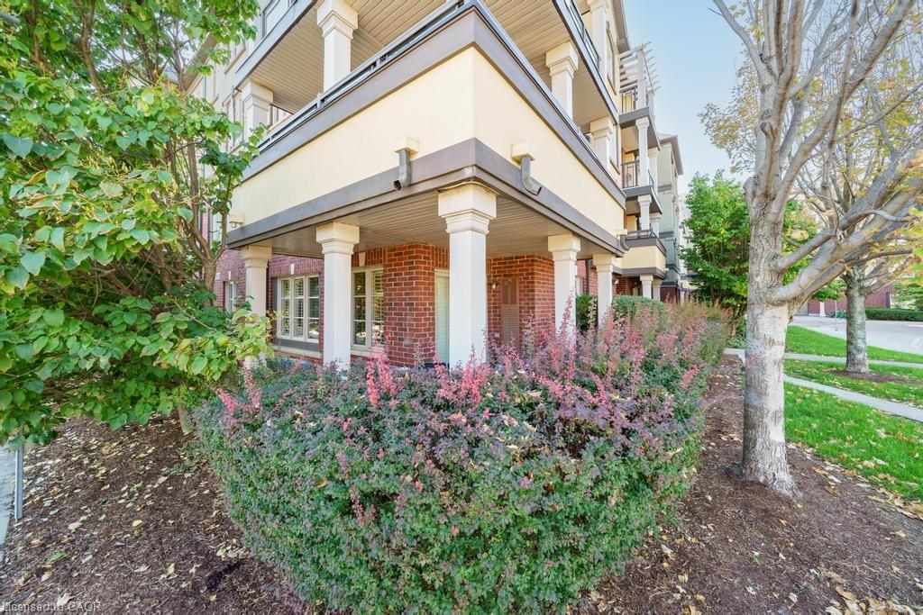 121-3070 Rotary Way, Burlington, ON - Outdoor