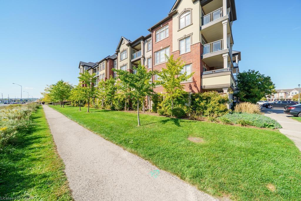 121-3070 Rotary Way, Burlington, ON - Outdoor