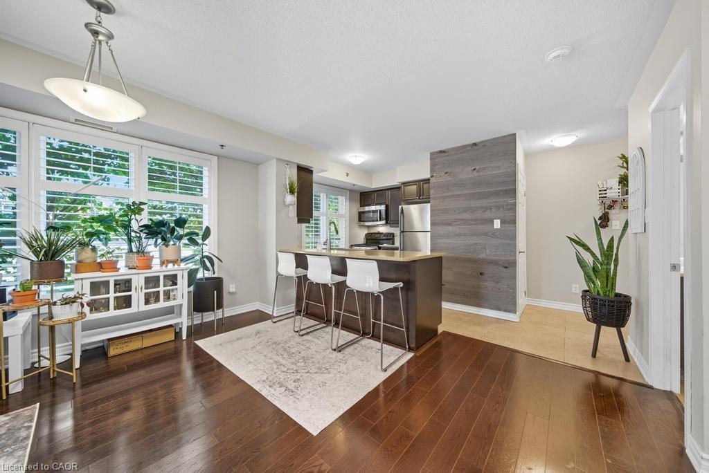 121-3070 Rotary Way, Burlington, ON - Indoor