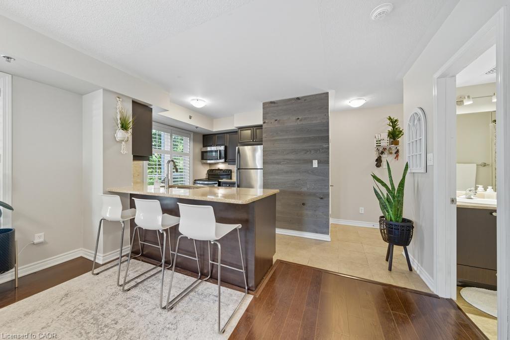 121-3070 Rotary Way, Burlington, ON - Indoor