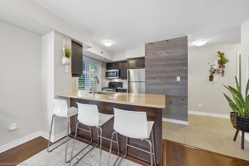 121-3070 Rotary Way, Burlington, ON - Indoor Photo Showing Other Room