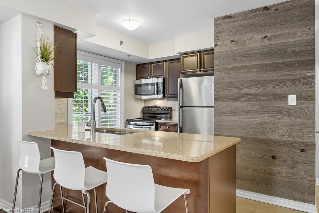 121-3070 Rotary Way, Burlington, ON - Indoor Photo Showing Kitchen With Stainless Steel Kitchen With Double Sink