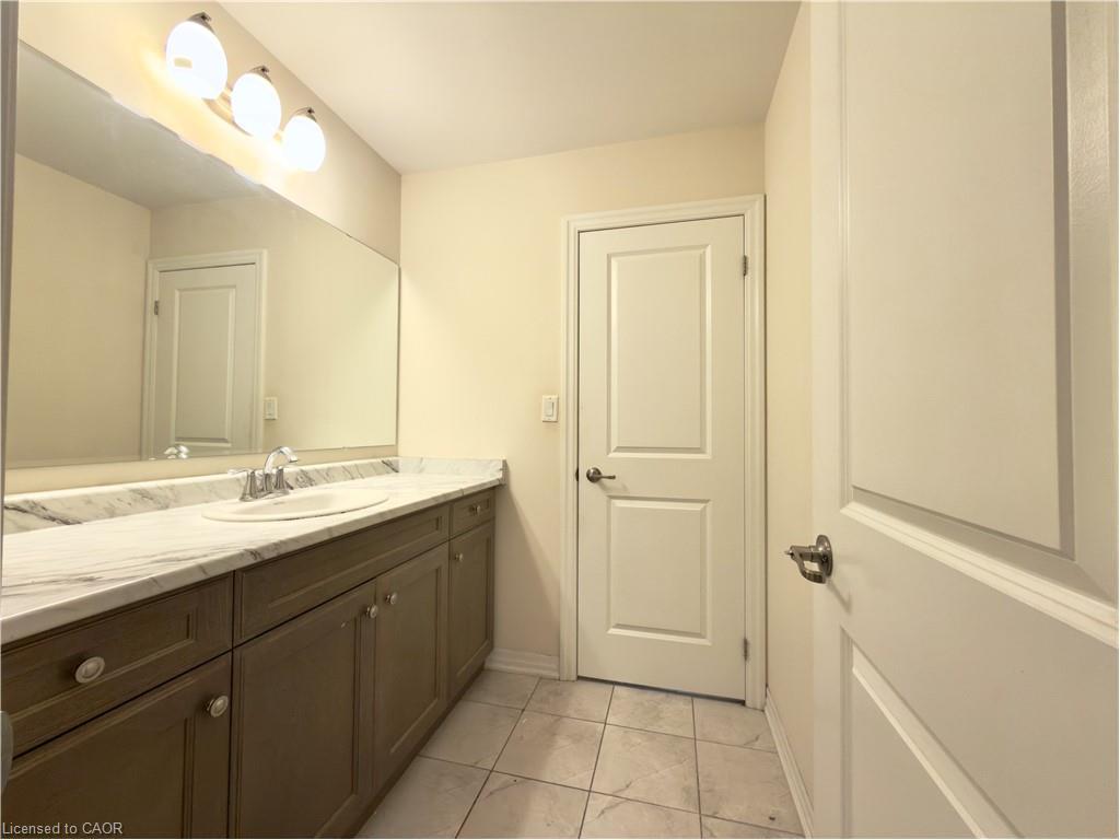 3147 Carding Mill Trail, Oakville, ON - Indoor Photo Showing Bathroom