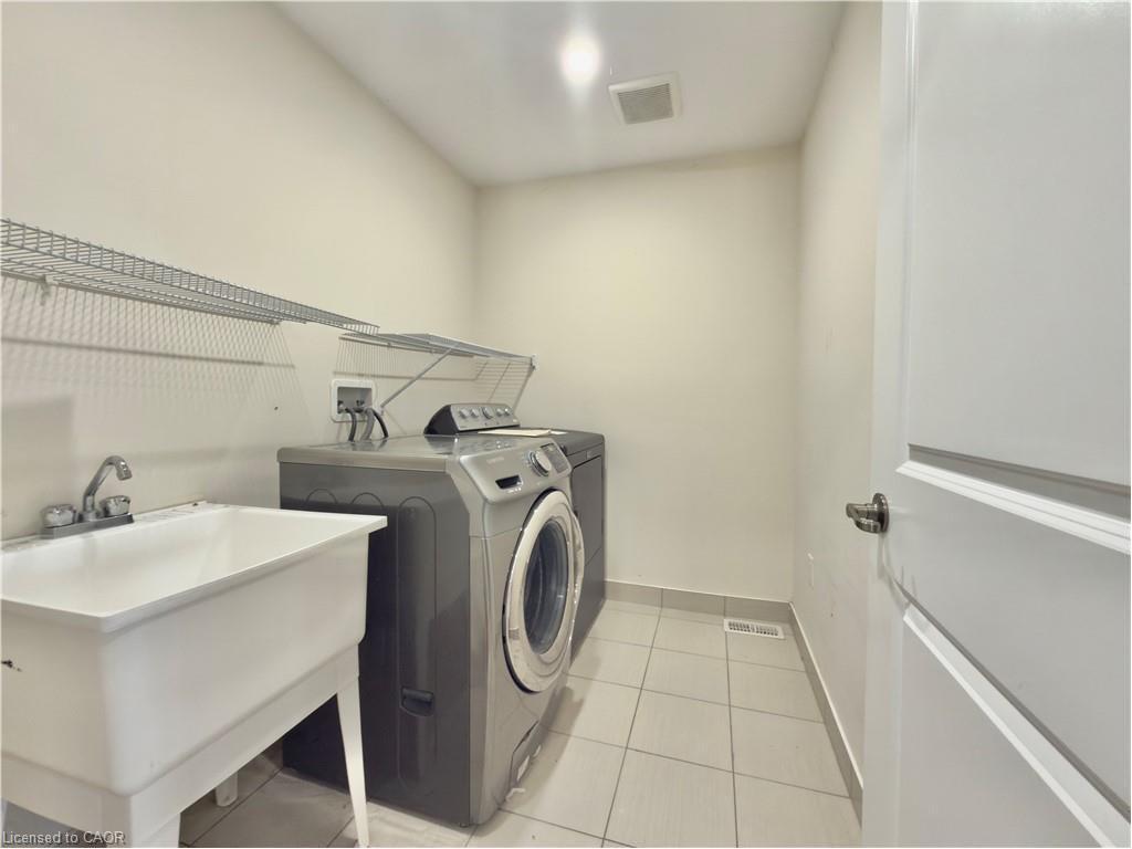 3147 Carding Mill Trail, Oakville, ON - Indoor Photo Showing Laundry Room