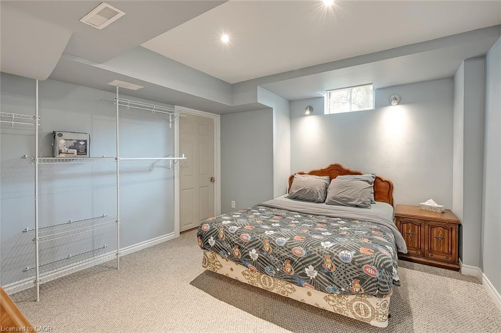 Lower-5410 Duchess Court, Burlington, ON - Indoor Photo Showing Bedroom