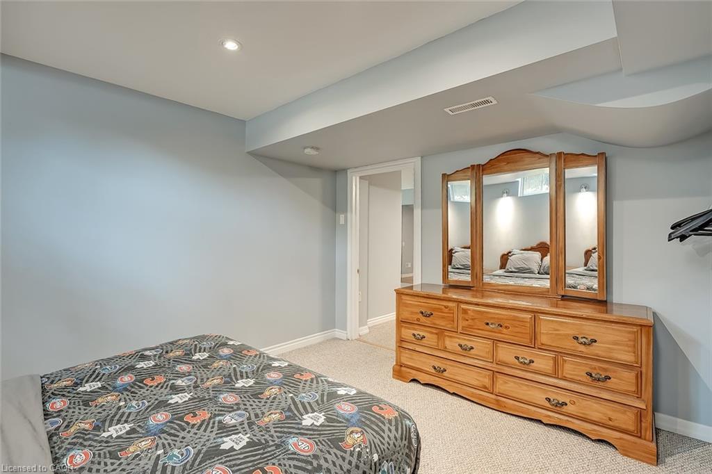 Lower-5410 Duchess Court, Burlington, ON - Indoor Photo Showing Bedroom