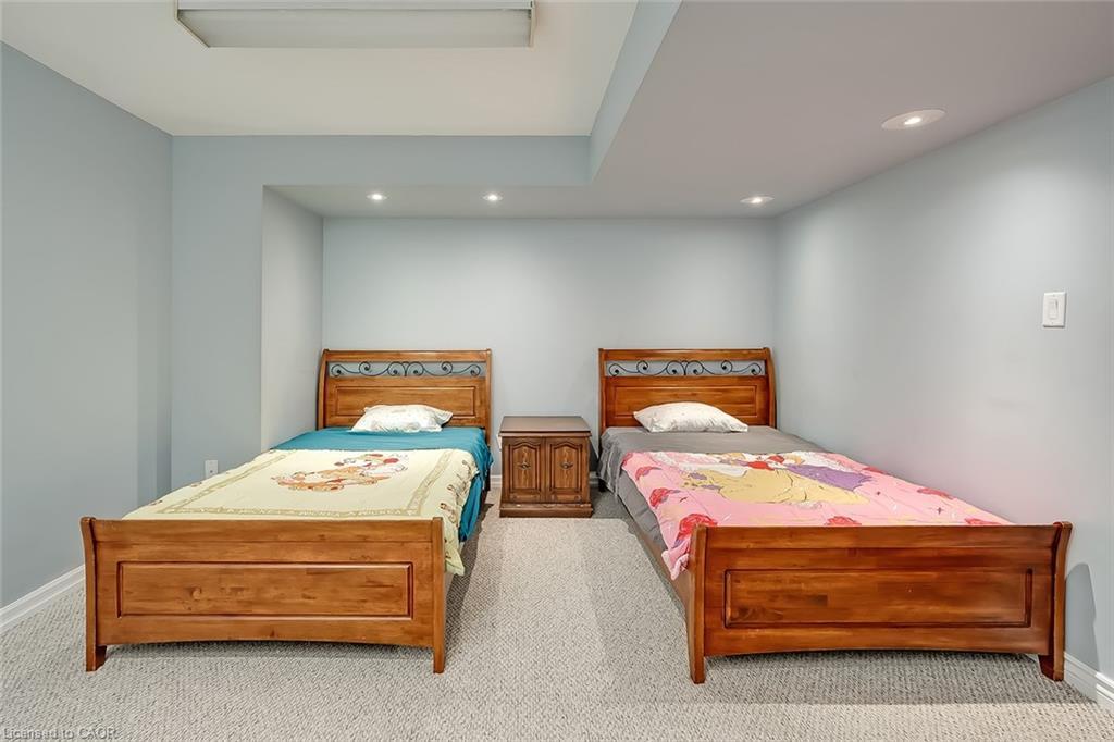 Lower-5410 Duchess Court, Burlington, ON - Indoor Photo Showing Bedroom