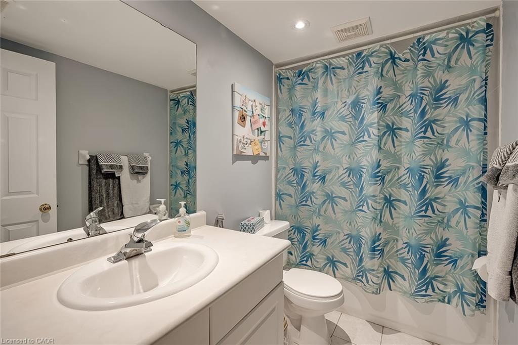Lower-5410 Duchess Court, Burlington, ON - Indoor Photo Showing Bathroom