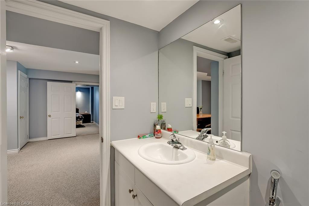 Lower-5410 Duchess Court, Burlington, ON - Indoor Photo Showing Bathroom