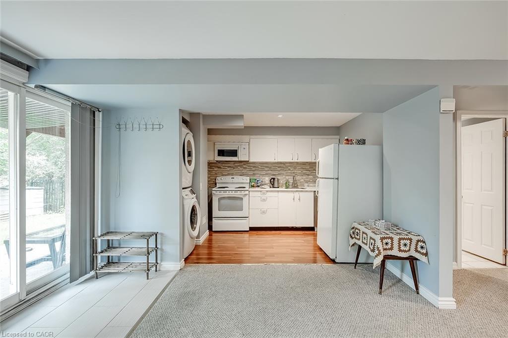 Lower-5410 Duchess Court, Burlington, ON - Indoor Photo Showing Kitchen