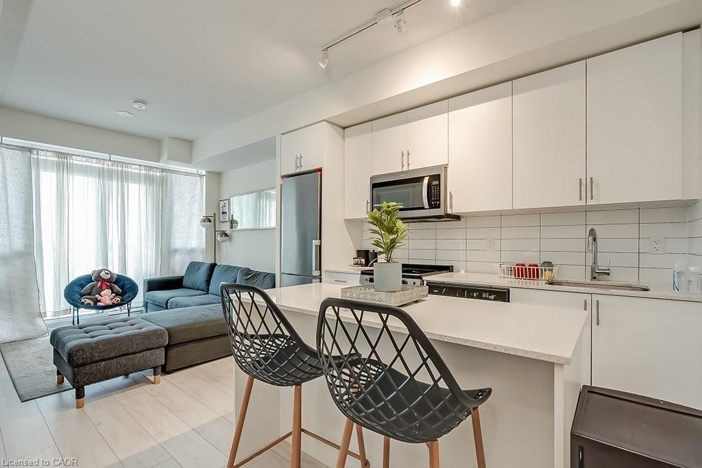 415-509 Dundas Street W, Oakville, ON - Indoor