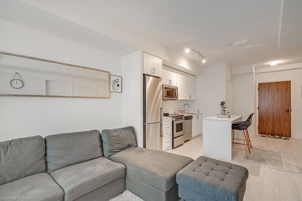 415-509 Dundas Street W, Oakville, ON - Indoor